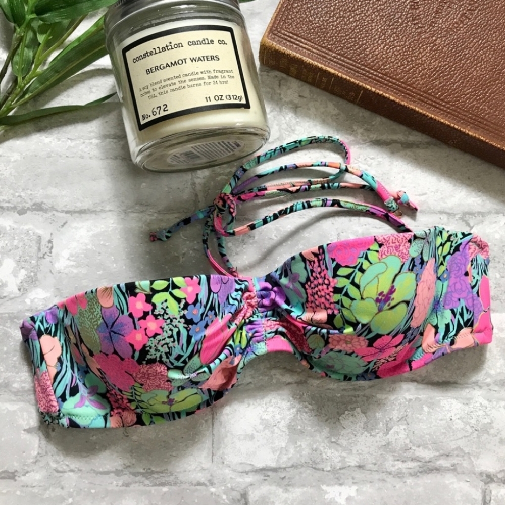 Victoria secret bikini😎🌊